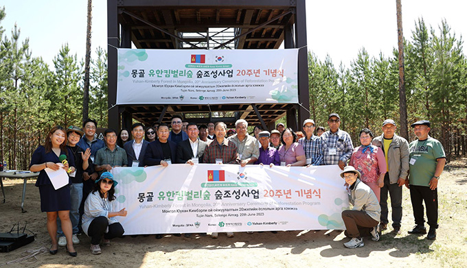 몽골 유한킴벌리숲, 화재로 소실된 숲 복원ㆍ사막화 방지의 대표적 성공 모델 유한킴벌리, 몽골 숲 조성사업 20주년 맞아 후렐수흐 몽골 대통령 면담